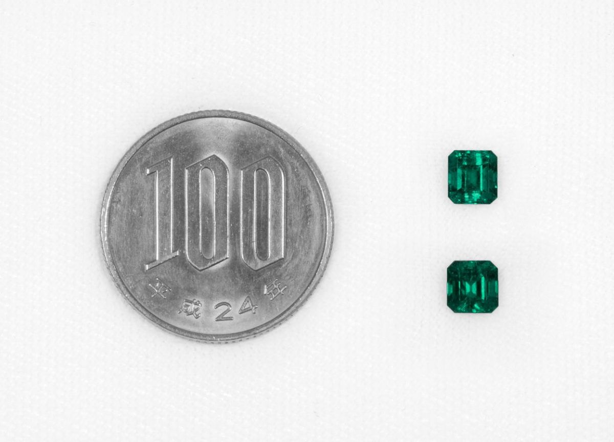 コロンビア産ムゾー鉱山無処理エメラルド(ノンオイル)0.68ct0.63ct(GRS宝石鑑別書付)