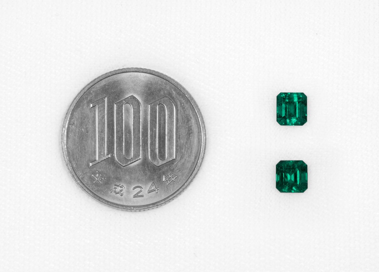 コロンビア産ムゾー鉱山無処理エメラルド(ノンオイル)0.68ct0.63ct(GRS宝石鑑別書付)