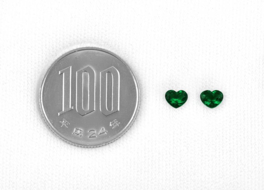 38-029 コロンビア産エメラルドハコロンビア産エメラルド0.34ct0.34ct(中央宝石研究所宝石鑑別書付)ートカット0.68ct(中央宝石研究所宝石鑑別書付)