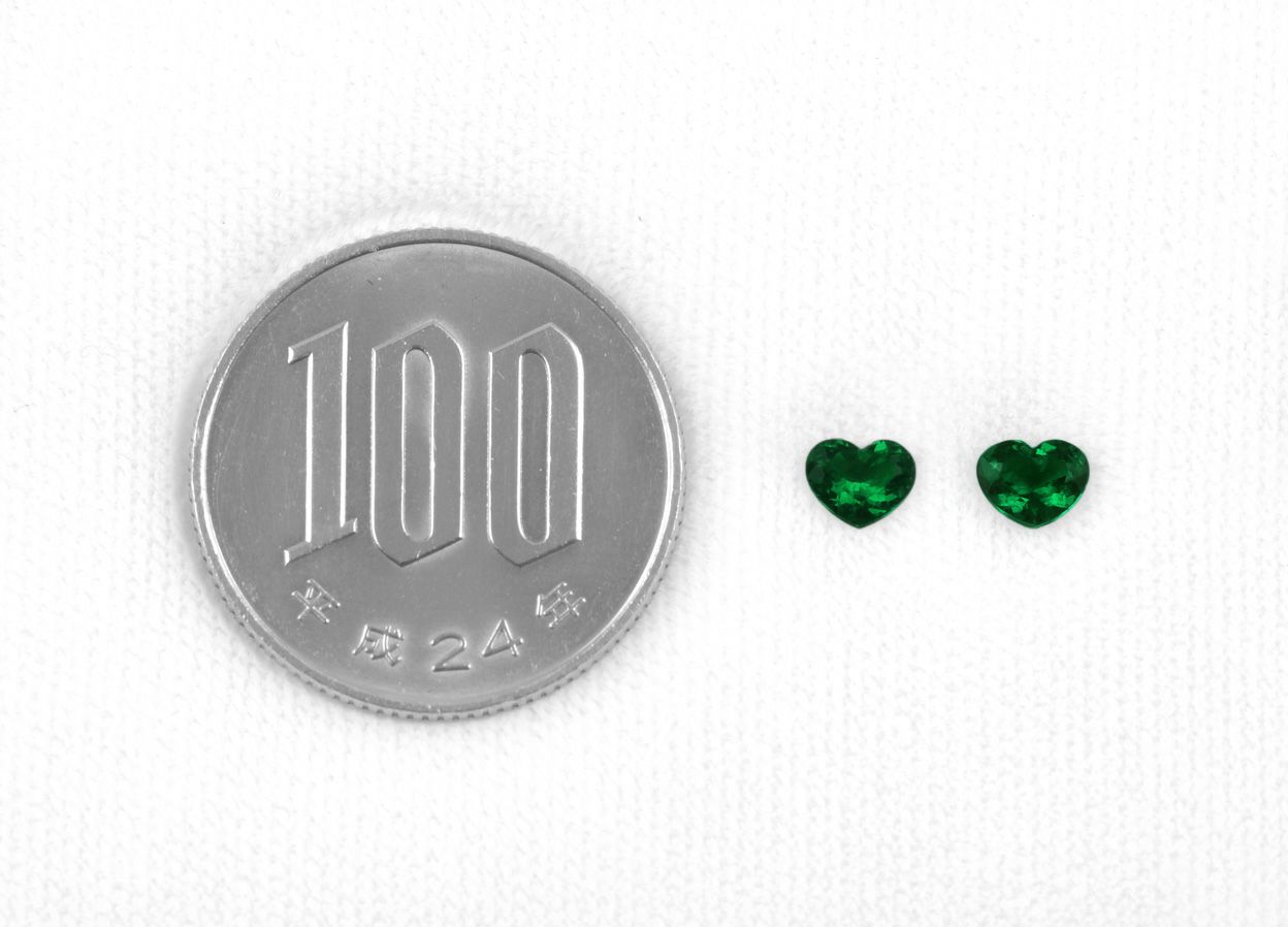 38-029 コロンビア産エメラルドハコロンビア産エメラルド0.34ct0.34ct(中央宝石研究所宝石鑑別書付)ートカット0.68ct(中央宝石研究所宝石鑑別書付)