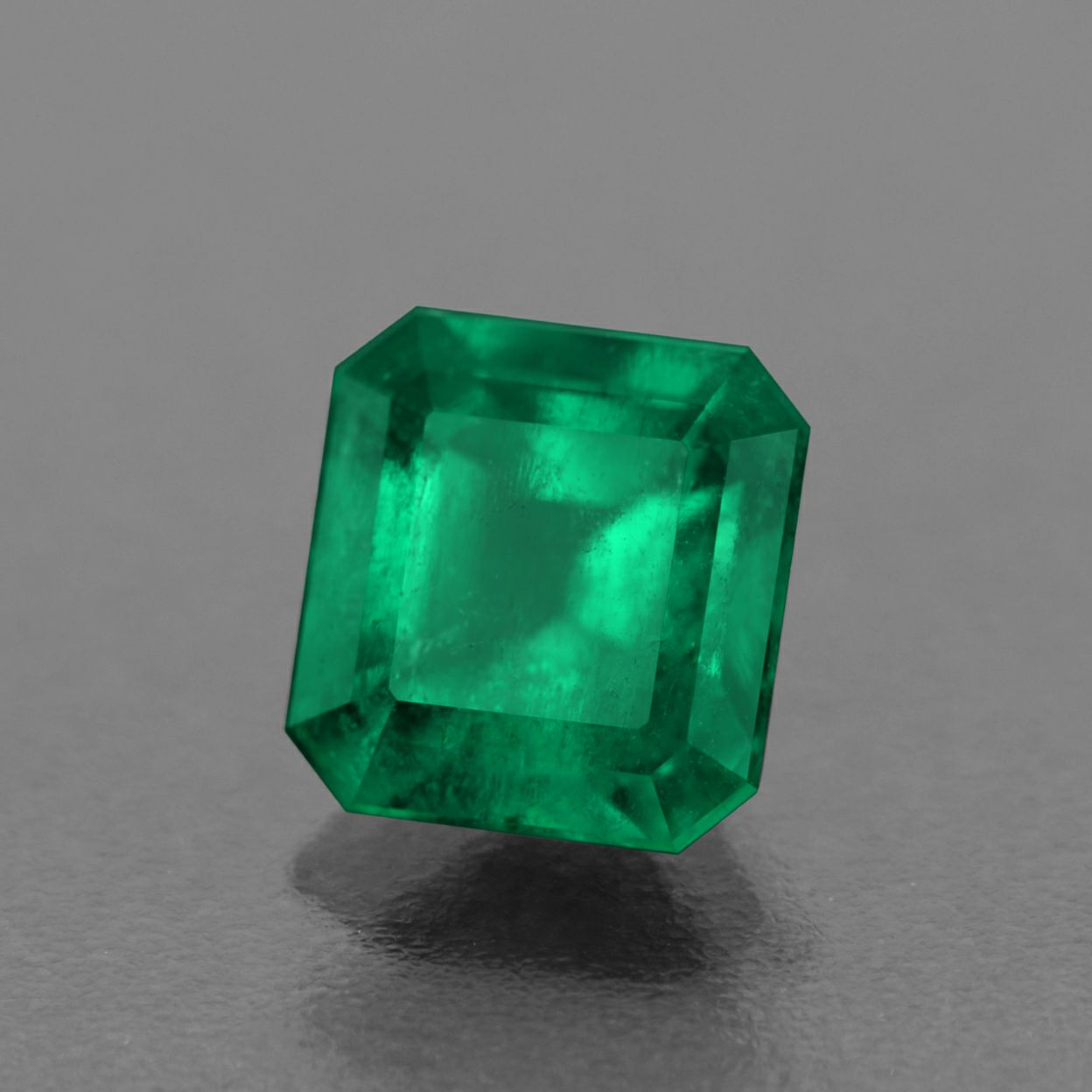 コロンビア産ムゾー鉱山エメラルド0.43ct(中央宝石研究所宝石鑑別書付)