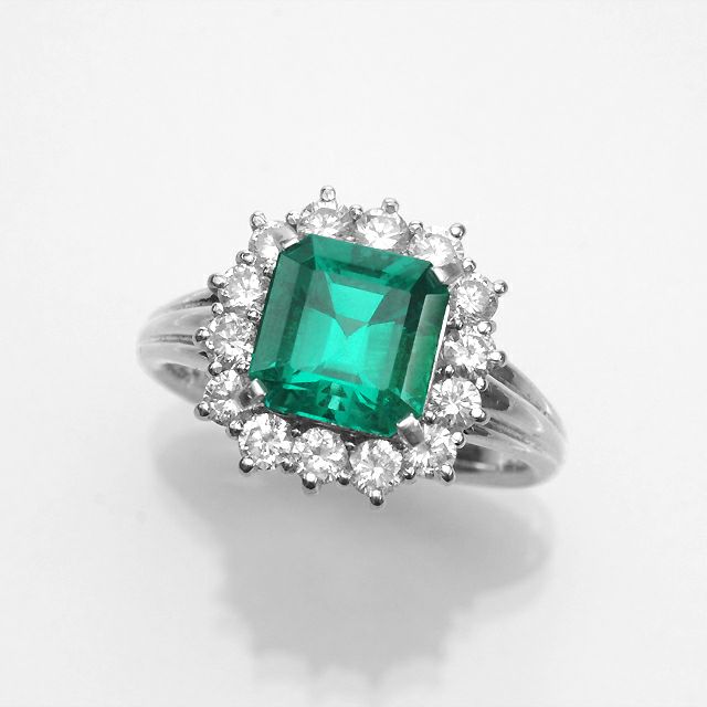 コロンビア産エメラルド2.47ctプラチナリングダイヤ0.95ct付(中央宝石研究所宝石鑑別書付)