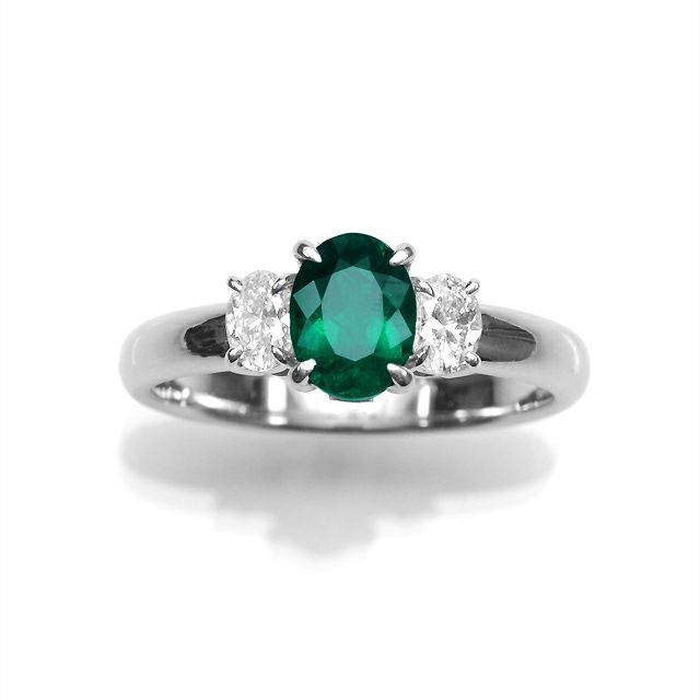 コロンビア産エメラルド0.71ctプラチナリングダイヤ0.33ct付(中央宝石研究所宝石鑑別書付)