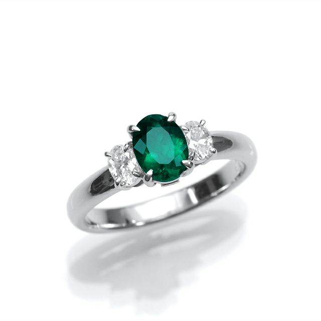 コロンビア産エメラルド0.71ctプラチナリングダイヤ0.33ct付(中央宝石研究所宝石鑑別書付)
