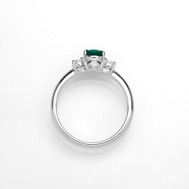 コロンビア産エメラルド0.71ctプラチナリングダイヤ0.33ct付(中央宝石研究所宝石鑑別書付)