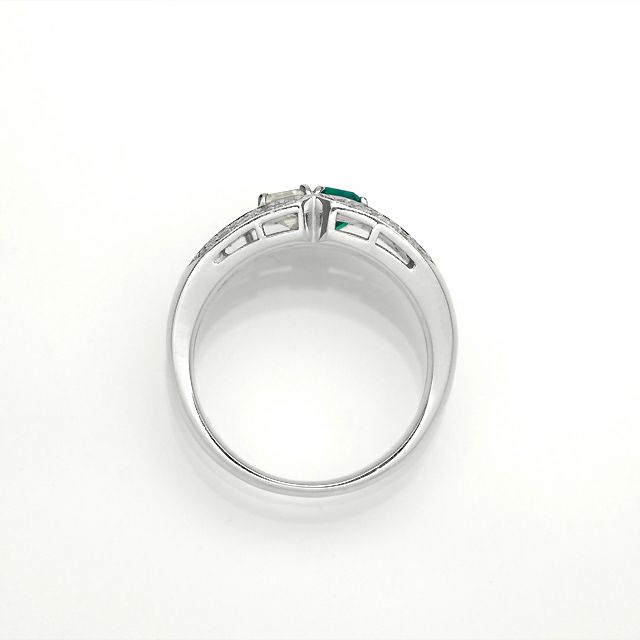 コロンビア産エメラルド0.36ctプラチナリングダイヤ0.36ct0.25ct付(中央宝石研究所宝石鑑別書付)