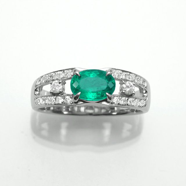 コロンビア産エメラルド0.86ctプラチナリングダイヤ0.21ct付(中央宝石研究所宝石鑑別書付)