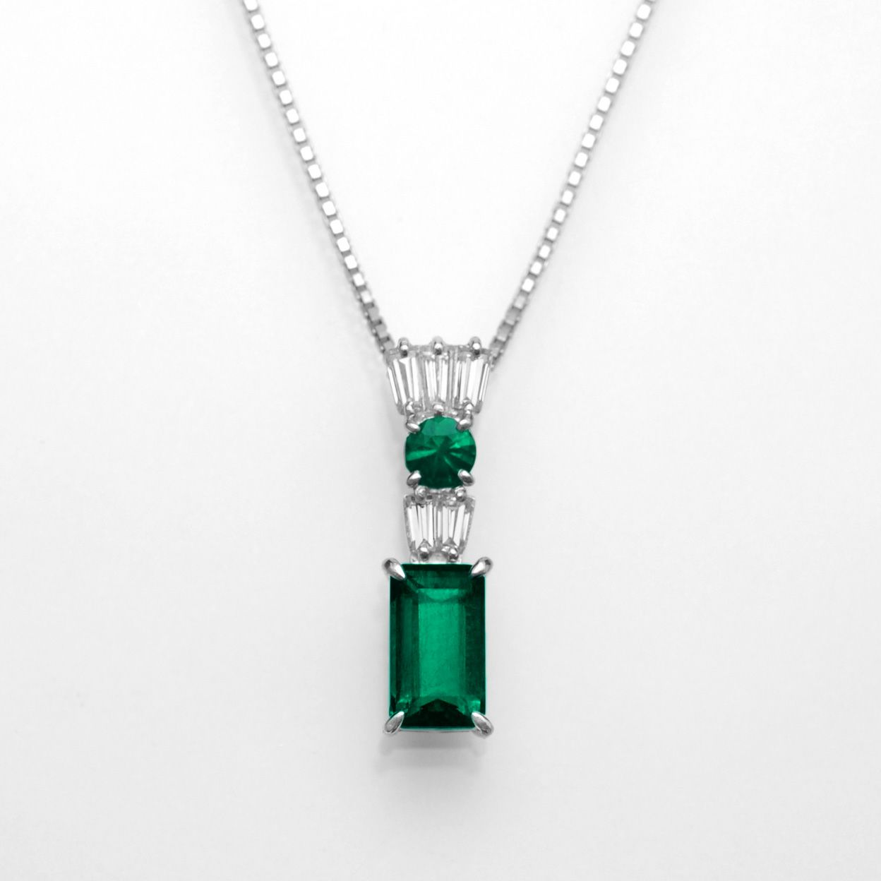 コロンビア産エメラルド0.773ct プラチナネックレスダイヤ0.23ct0.09ct 