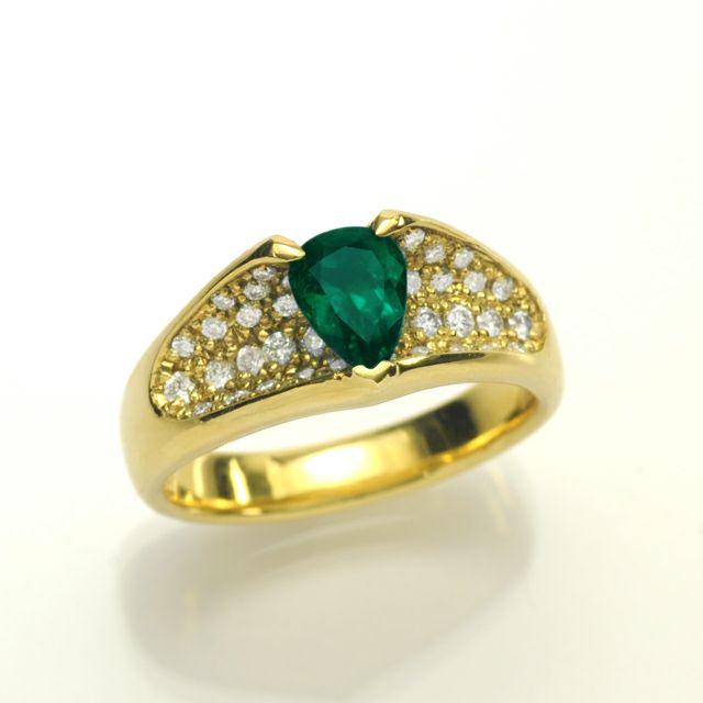 コロンビア産エメラルド0.72ctK18ゴールドリングダイヤ0.40ct付(中央宝石研究所宝石鑑別書付)