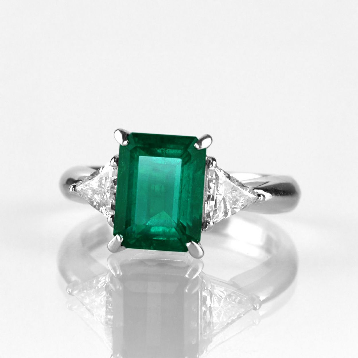 コロンビア産エメラルド2.83ctプラチナリングダイヤ0.66ct付(中央宝石研究所鑑別書付)