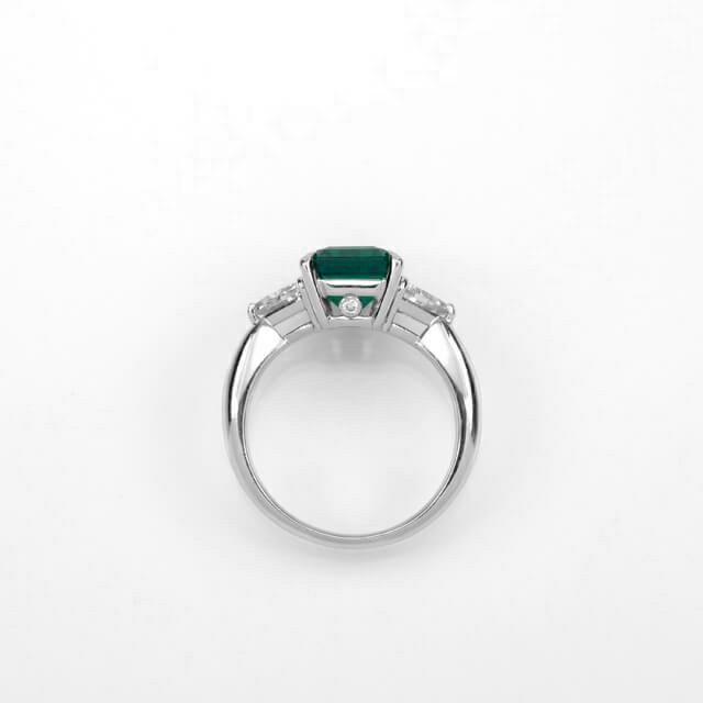 コロンビア産エメラルド2.83ctプラチナリングダイヤ0.66ct付(中央宝石研究所鑑別書付)