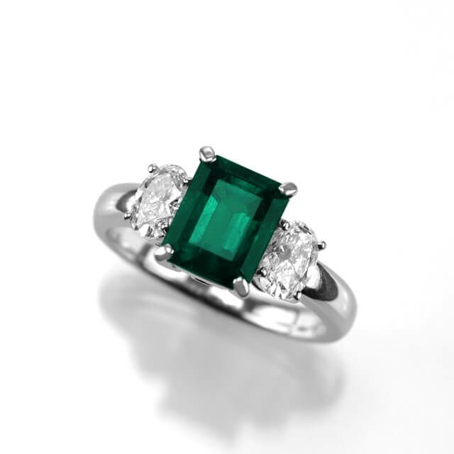 エメラルド1.72ctプラチナリングダイヤ0.367ct0.339ct付(中央宝石研究所鑑別書付)