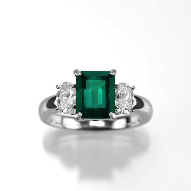 エメラルド1.72ctプラチナリングダイヤ0.367ct0.339ct付(中央宝石研究所鑑別書付)