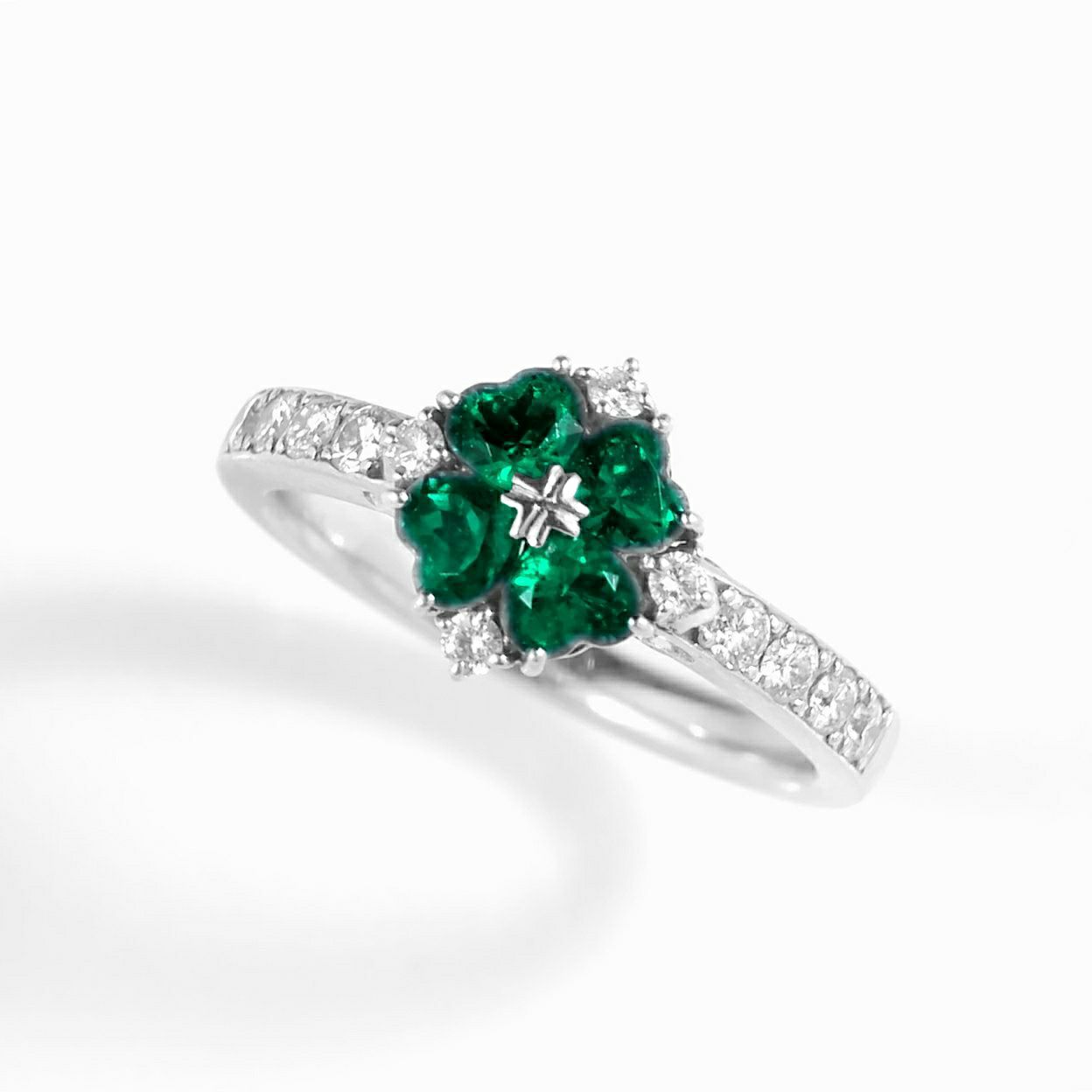 エメラルド0.40ctプラチナリングダイヤ0.07ct付&#12316;幸せの証&#12316;（中央宝石研究所宝石鑑別書付）