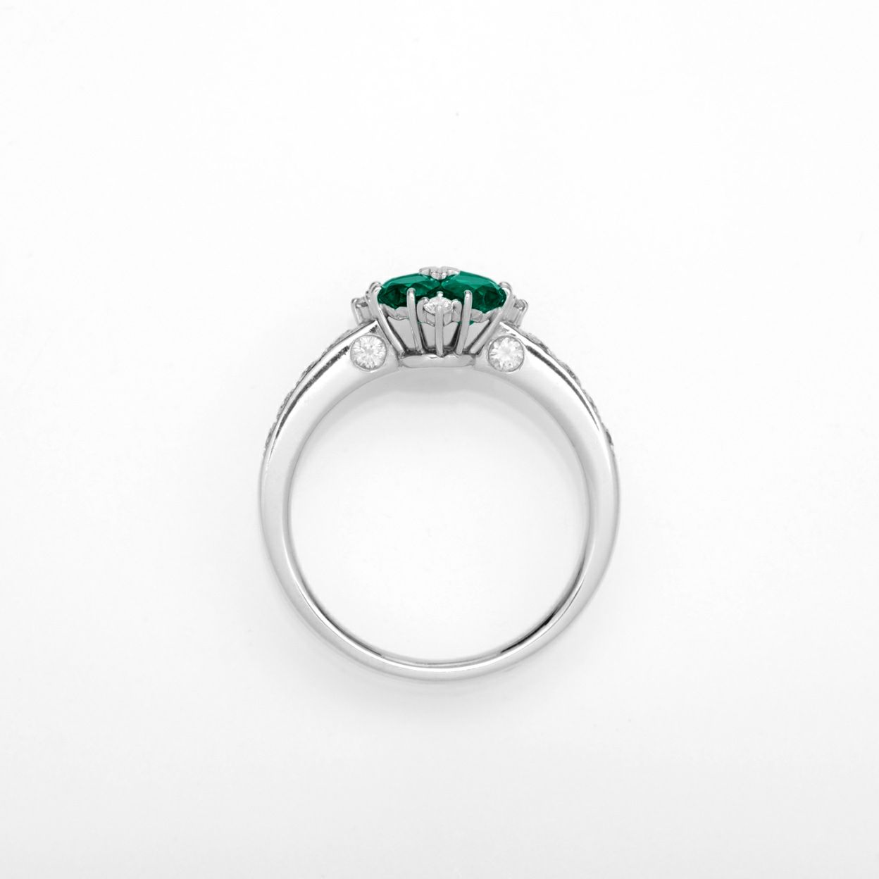 エメラルド0.40ctプラチナリングダイヤ0.07ct付&#12316;幸せの証&#12316;（中央宝石研究所宝石鑑別書付）