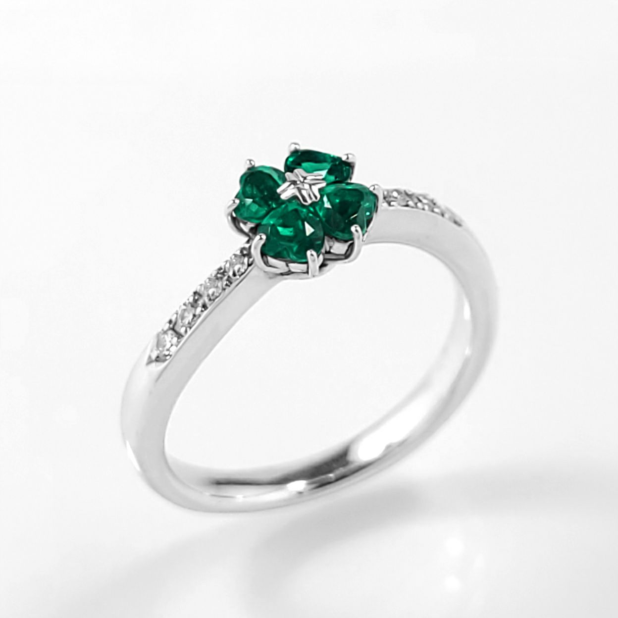 コロンビア産エメラルド0.40ctプラチナリングダイヤ0.07ct付(中央宝石研究所宝石鑑別書付)