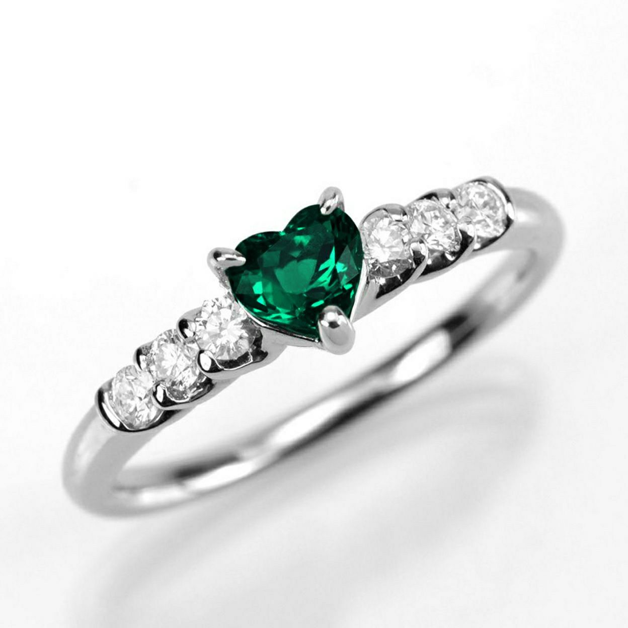 コロンビア産無処理エメラルド(ノンオイル)0.38ctプラチナリングダイヤ0.24ct付(GRS宝石鑑別書付)