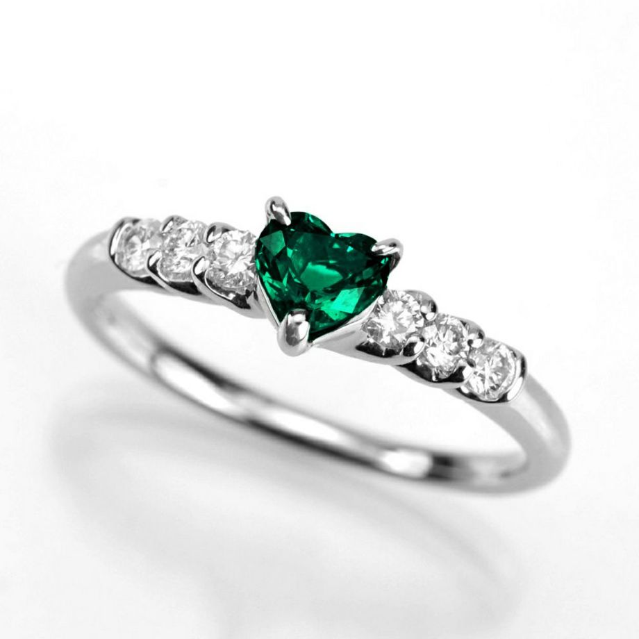 コロンビア産無処理エメラルド(ノンオイル)0.38ctプラチナリングダイヤ0.24ct付(GRS宝石鑑別書付)