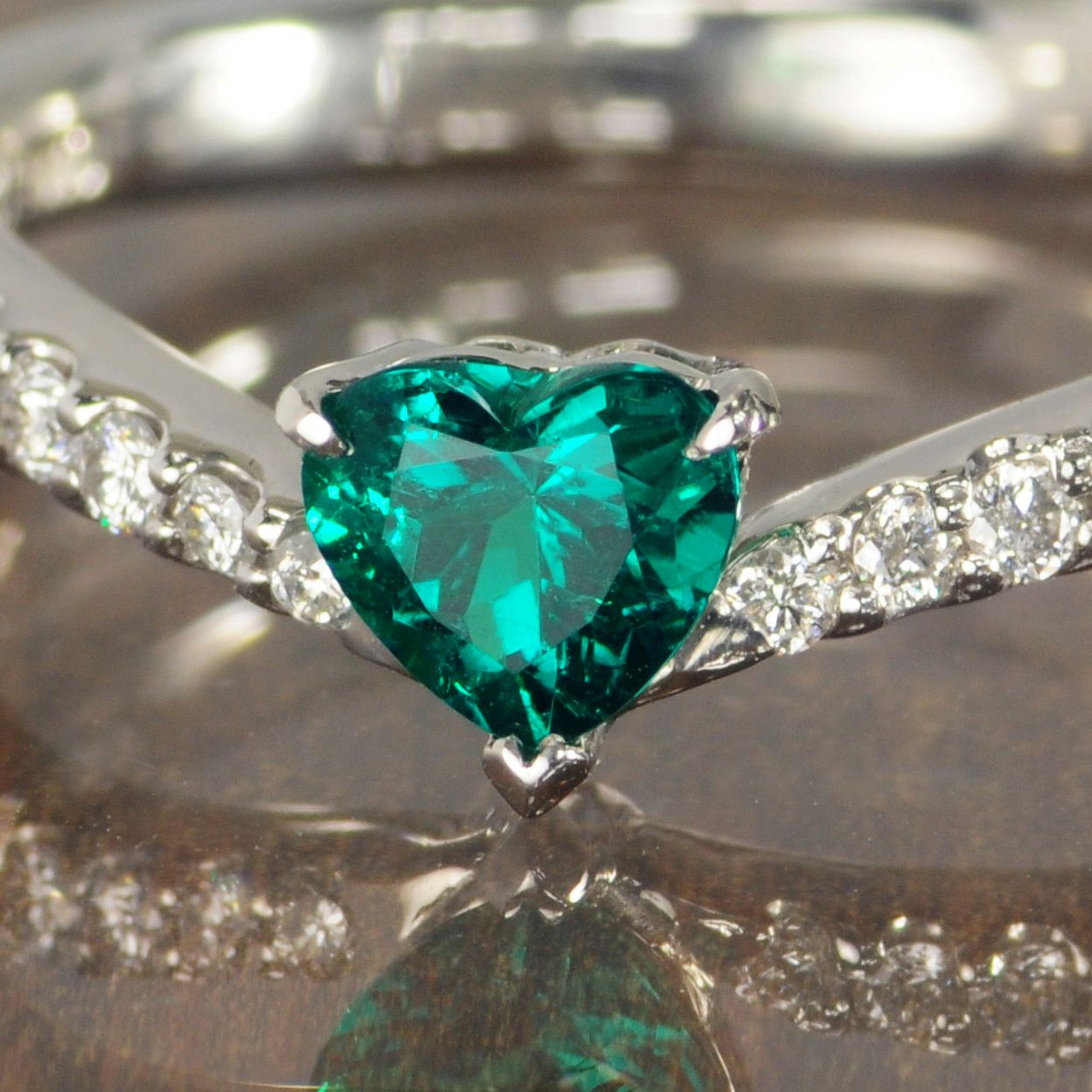 コロンビア産無処理エメラルド(ノンオイル)0.33ctプラチナリングダイヤ0.17ct付(GRS宝石鑑別書付)