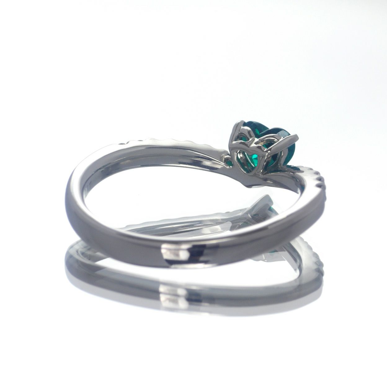 コロンビア産無処理エメラルド(ノンオイル)0.33ctプラチナリングダイヤ0.17ct付(GRS宝石鑑別書付)