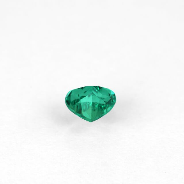 em2883 コロンビア産チボール鉱山ノンエンハンスメントエメラルド ハートカット0.569ct(中央宝石研究所宝石鑑別書付)