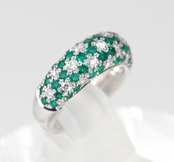 エメラルド1.29ct＆ダイヤ0.55ctパヴェプラチナリング(中央宝石研究所宝石鑑別書付)