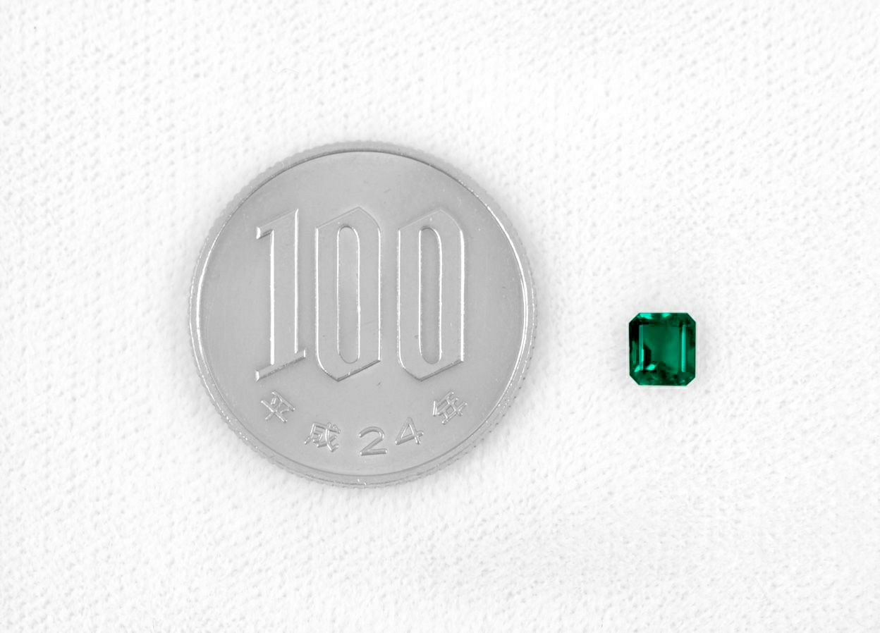 コロンビア産ムゾー鉱山無処理エメラルド(ノンオイル)0.40ct(GIA宝石鑑別書 GUBELIN宝石鑑別書付)