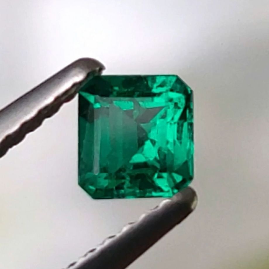 コロンビア産ムゾー鉱山無処理エメラルド(ノンオイル)0.40ct(GIA宝石鑑別書付)