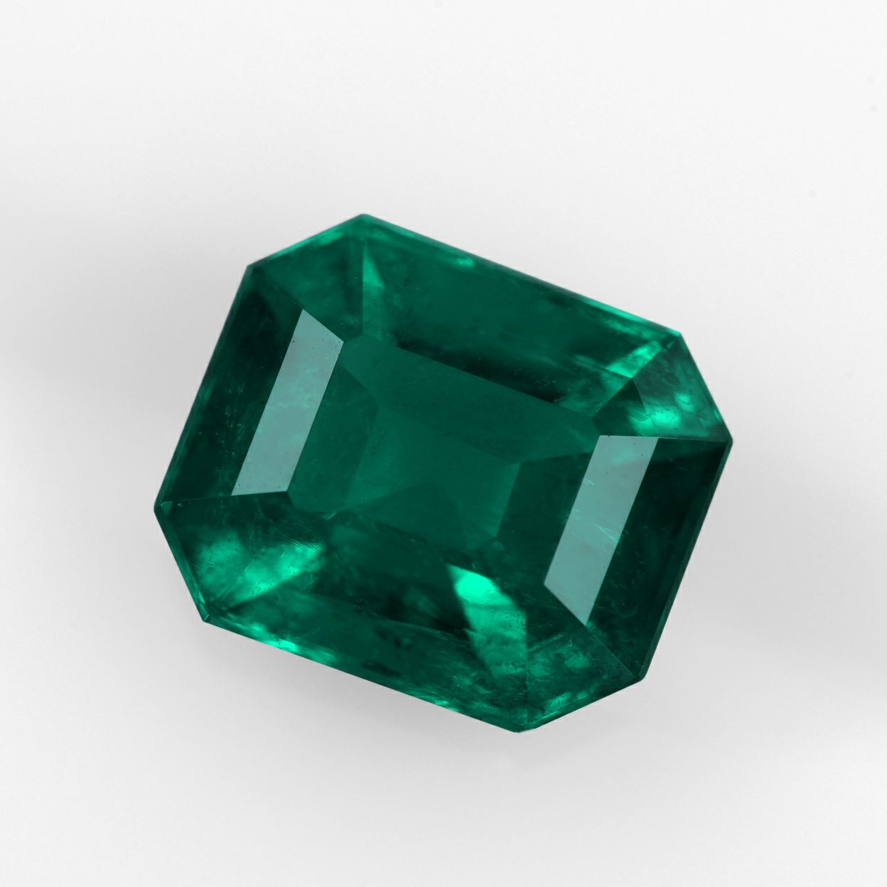 コロンビア産ムゾー鉱山無処理エメラルド(ノンオイル)0.75ct(GIA宝石鑑定書 GUBELIN宝石鑑別書付)