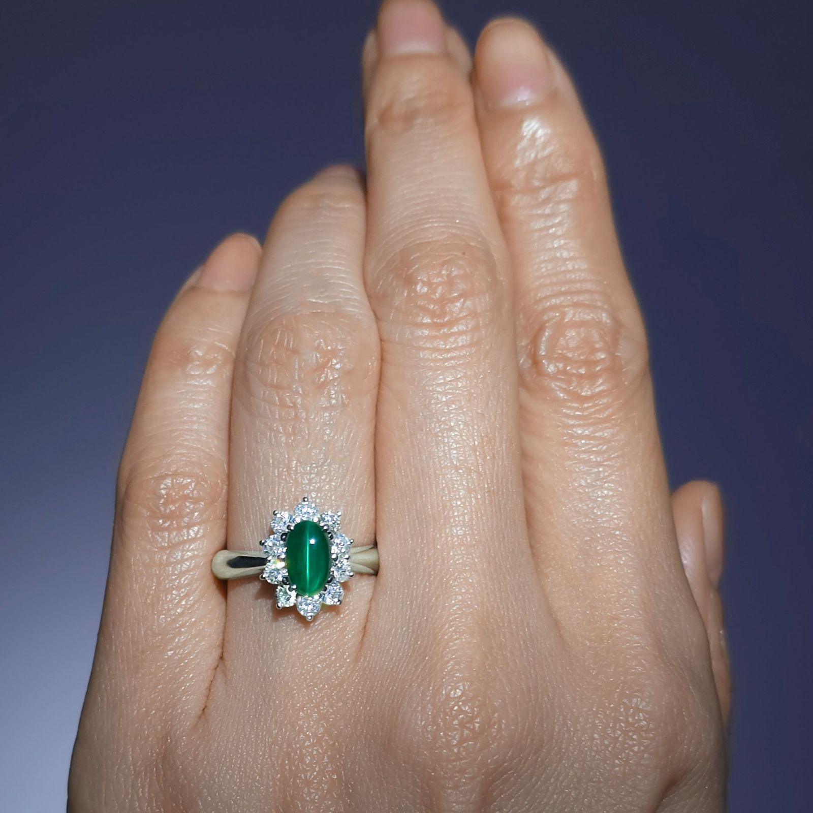 コロンビア産エメラルドキャッツアイ0.95ctプラチナリングダイヤ0.61ct付(GIA宝石鑑別書付)【F1】