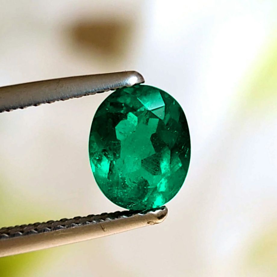 コロンビア産ムゾー鉱山無処理エメラルド(ノンオイル)1.09ct(GUBELIN宝石鑑別書付)