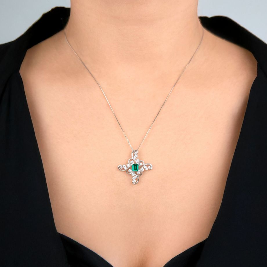 コロンビア産無処理エメラルド(ノンオイル)0.487ctプラチナネックレスダイヤ0.54ct(中央宝石研究所宝石鑑別書付 )