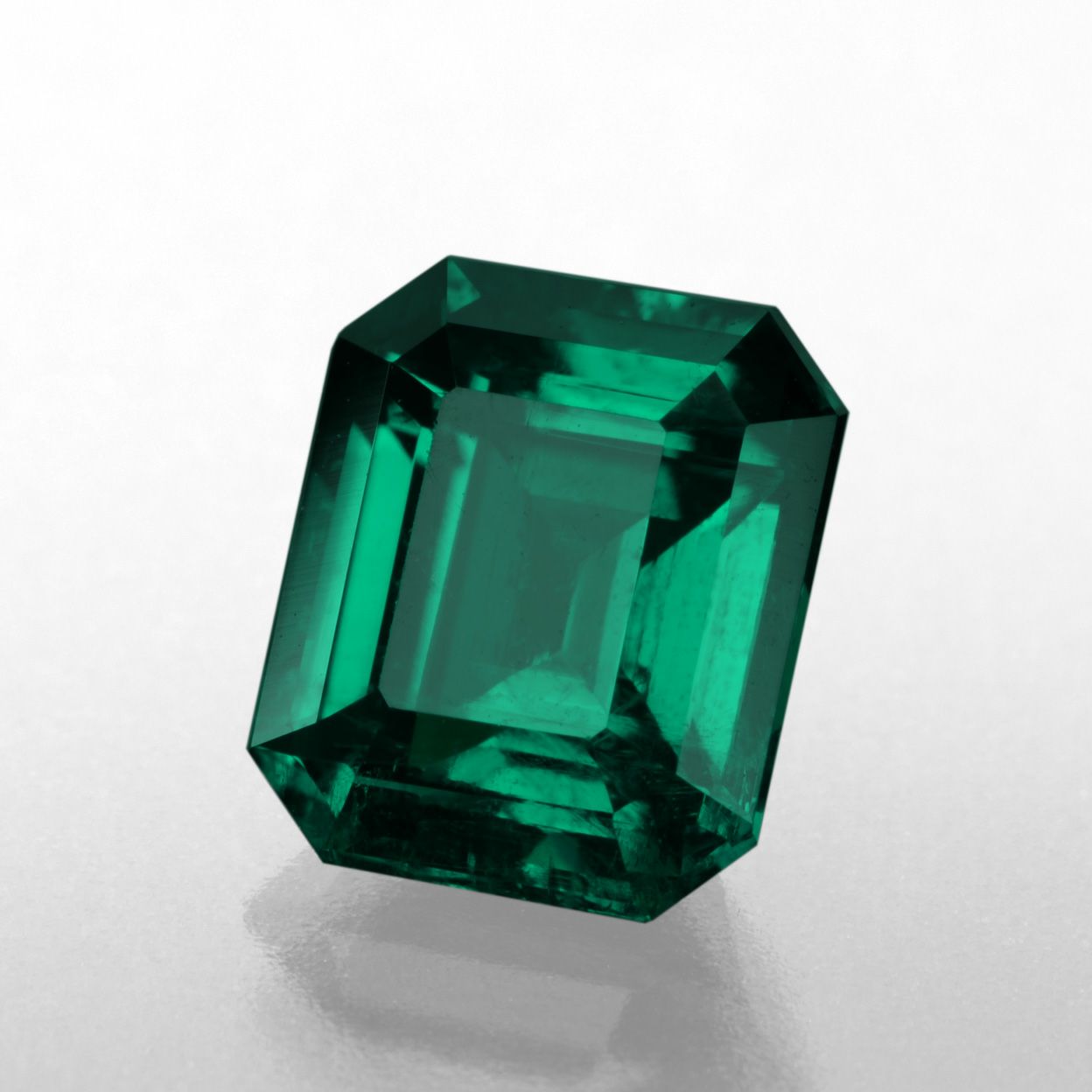 コロンビア産ムゾー鉱山エメラルド2.43ct(GRS宝石鑑別書付) | ユア 