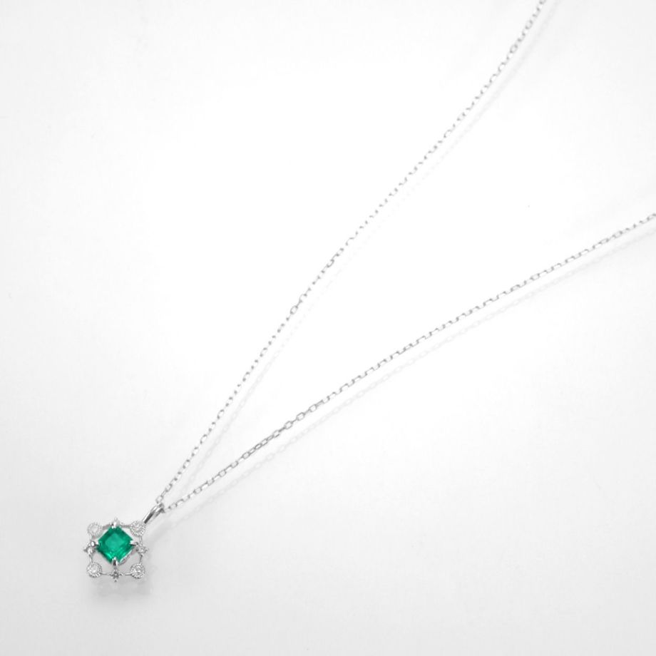 コロンビア産エメラルド0.33ctプラチナネックレスダイヤ0.07ct付(中央宝石研究所宝石鑑別書付)