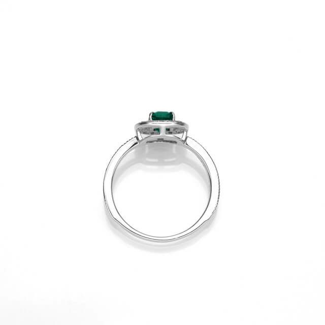 エメラルド0.54ctプラチナリングダイヤ0.27ct付(中央宝石研究所鑑別書付)
