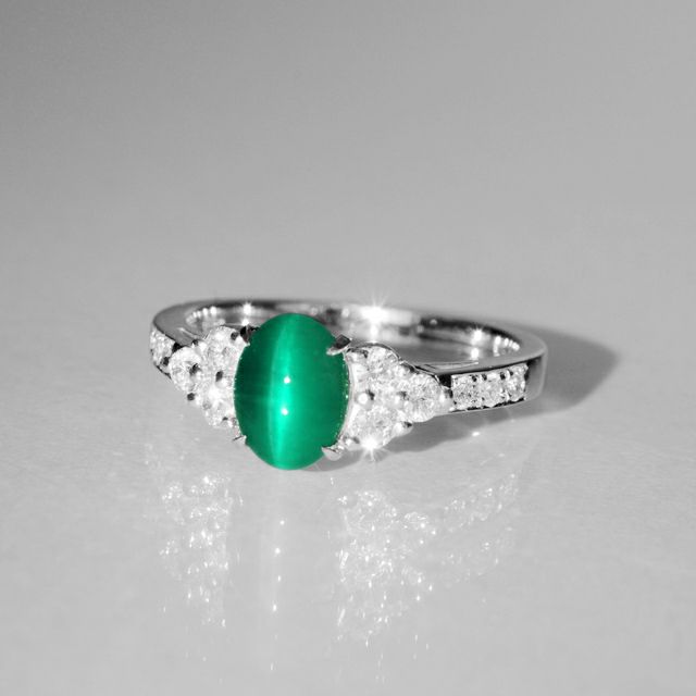 コロンビア産エメラルドキャッツアイ1.18ctK18ホワイトゴールドリングダイヤ0.41ct付(GRS宝石鑑別書付)