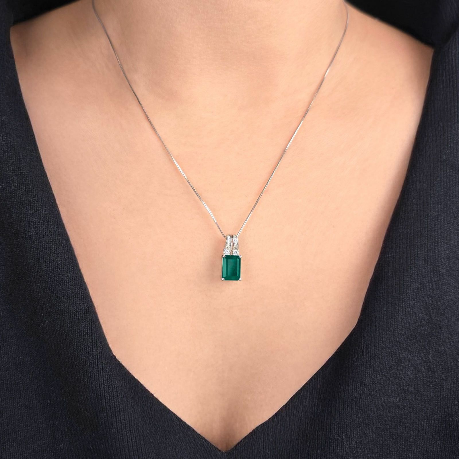 コロンビア産エメラルド2.82ctプラチナネックレスダイヤ0.12ct付(中央宝石研究所宝石鑑別書付)