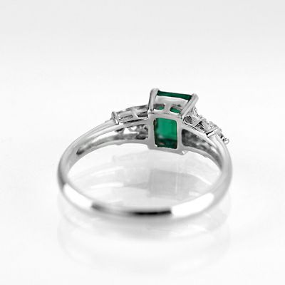 コロンビア産ムゾー鉱山エメラルド0.62ctプラチナリングダイヤ0.19ct付(中央宝石研究所宝石鑑別書付)