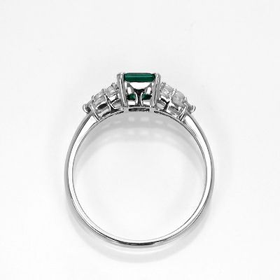 コロンビア産ムゾー鉱山エメラルド0.62ctプラチナリングダイヤ0.19ct付(中央宝石研究所宝石鑑別書付)