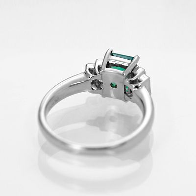 コロンビア産ムゾー鉱山エメラルド0.76ctプラチナリングダイヤ0.30ct付(中央宝石研究所宝石鑑別書付)