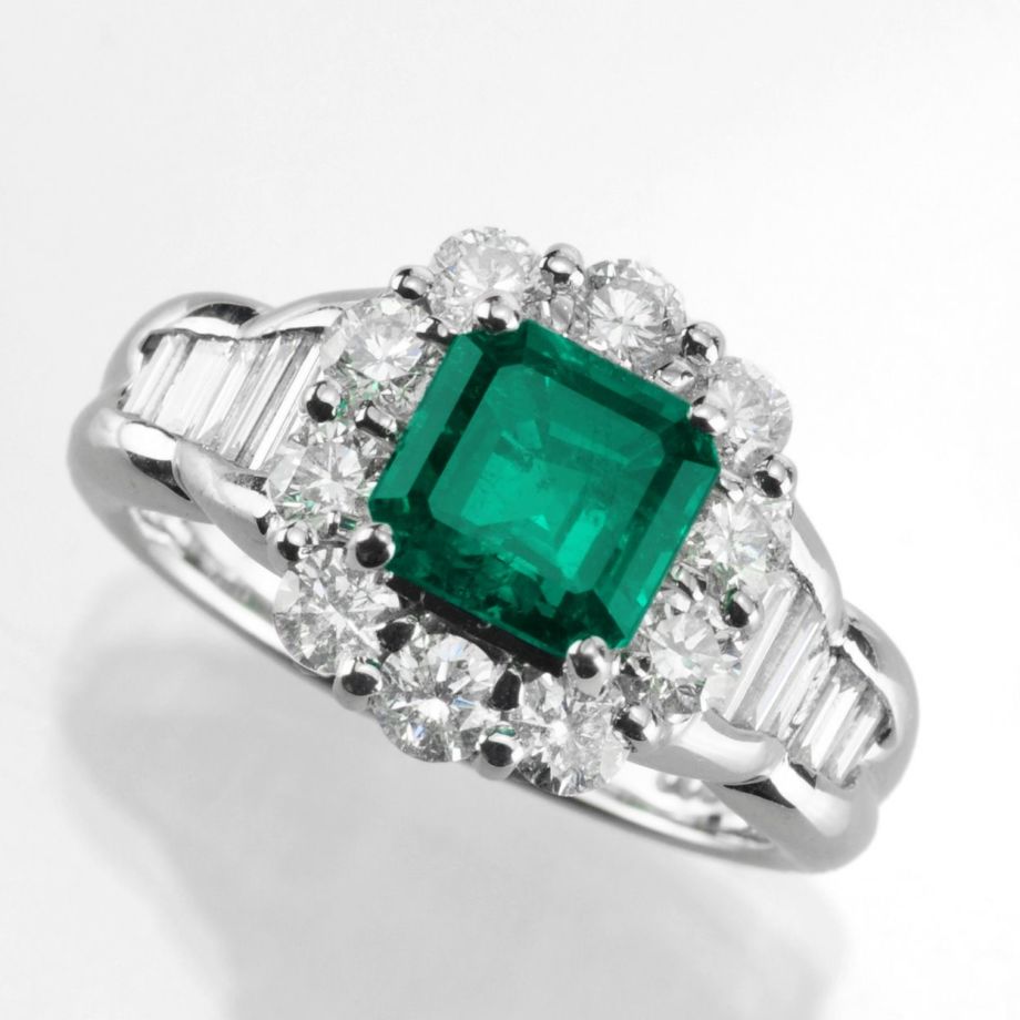 コロンビア産ムゾー鉱山エメラルド1.48ctプラチナリングダイヤ1.26ct付(中央宝石研究所宝石鑑別書付)