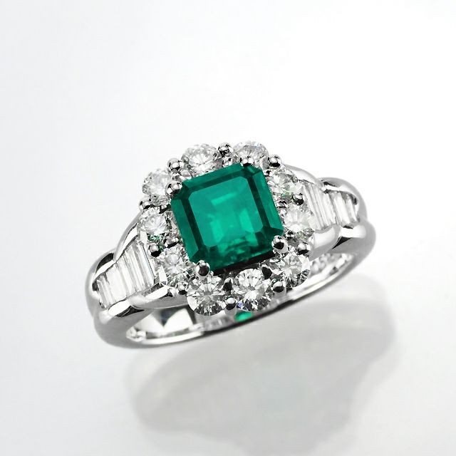 コロンビア産ムゾー鉱山エメラルド1.48ctプラチナリングダイヤ1.26ct付(中央宝石研究所宝石鑑別書付)