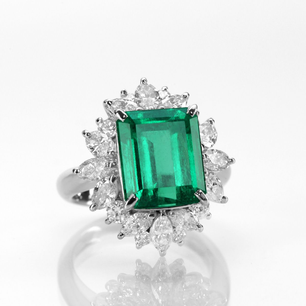 コロンビア産エメラルド6.21ctプラチナリングダイヤ2.06ct付(中央宝石研究所鑑別書付)