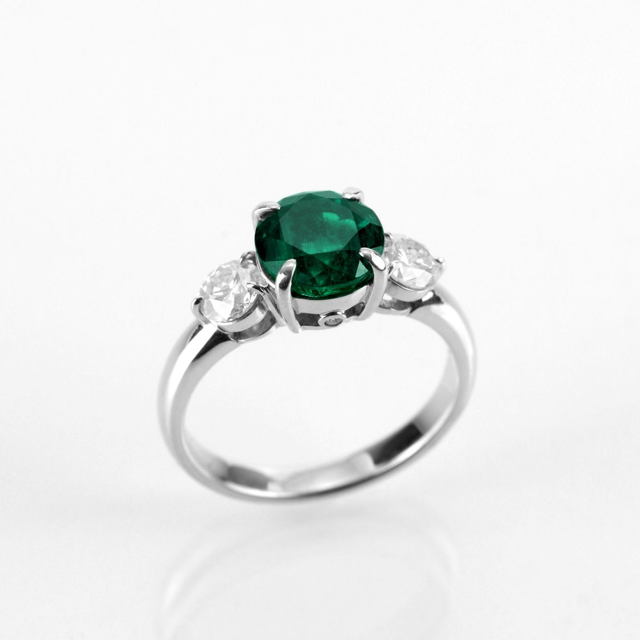 コロンビア産エメラルド1.756ctプラチナリングダイヤ0.62ct付(中央宝石研究所宝石鑑別書付)