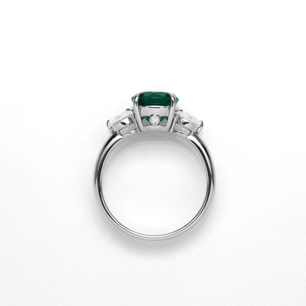 コロンビア産エメラルド1.756ctプラチナリングダイヤ0.62ct付(中央宝石研究所宝石鑑別書付)