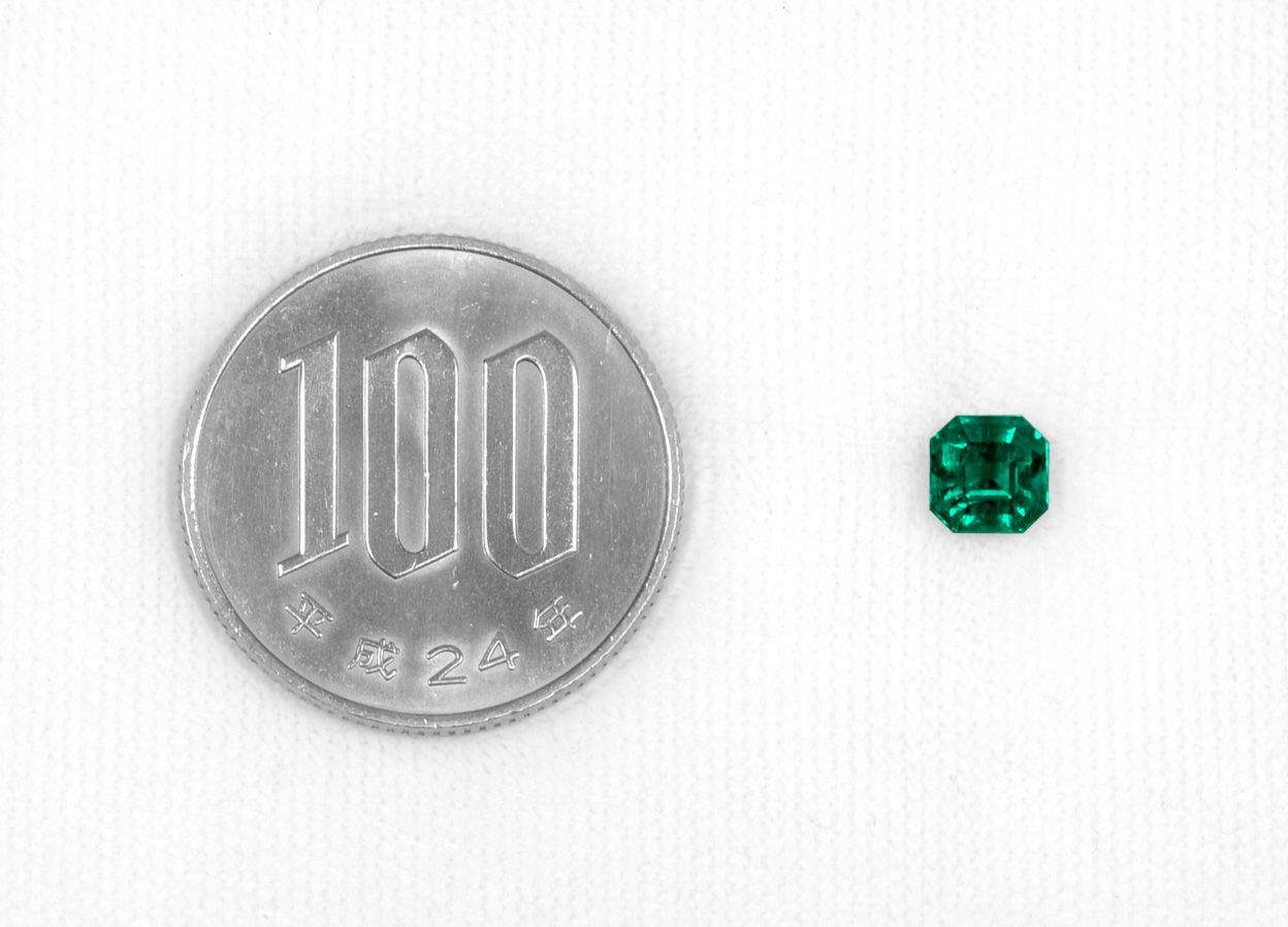 コロンビア産ムゾー鉱山無処理エメラルド(ノンオイル)0.83ct(GIA宝石鑑別書 GUBLIN宝石鑑別書付)