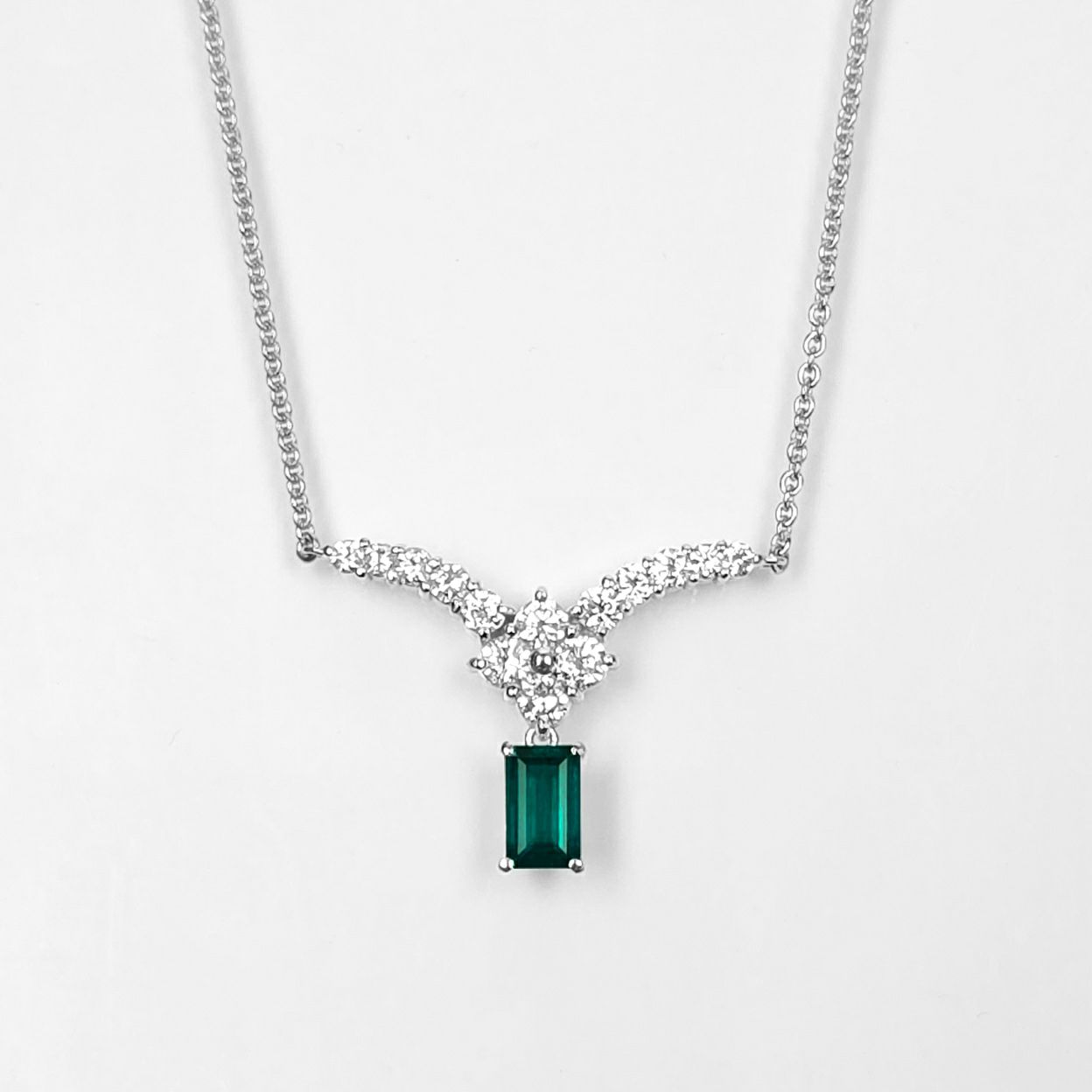  コロンビア産ムゾー鉱山無処理エメラルド(ノンオイル)0.74ctプラチナネックレスダイヤ1.00ct付 (GRS宝石鑑別書)【Muzo Green】【Old Mine】