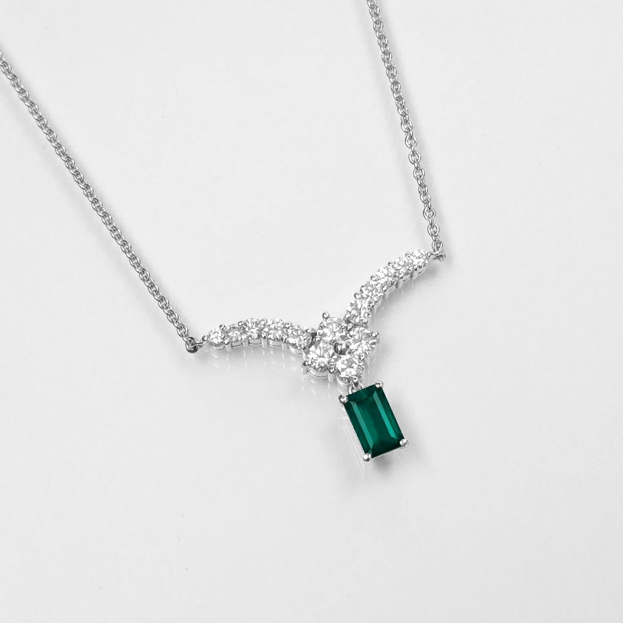  コロンビア産ムゾー鉱山無処理エメラルド(ノンオイル)0.74ctプラチナネックレスダイヤ1.00ct付 (GRS宝石鑑別書)【Muzo Green】【Old Mine】