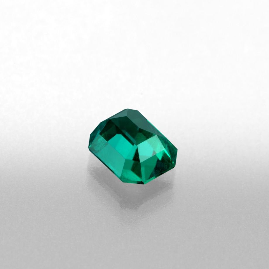 em7423 コロンビア産エメラルドステップカット1.20ct(GEM RESEARCH SWISSLAB宝石鑑別書付）背面
