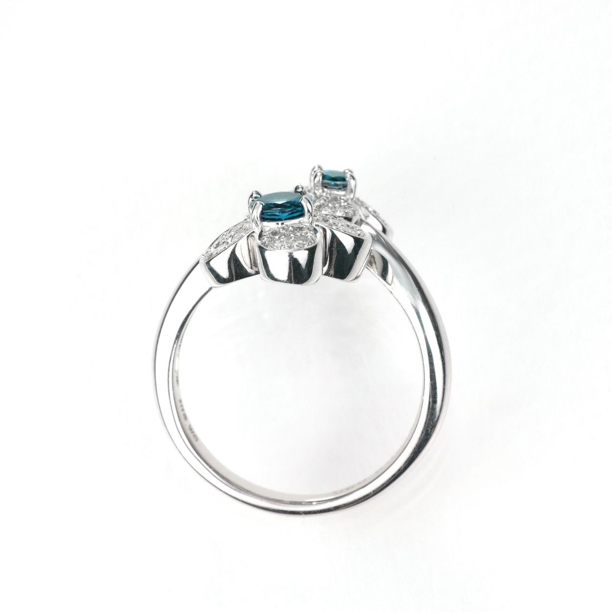ブラジル産アレキサンドライト0.32ct0.119ctK18ホワイトゴールドリングダイヤ0.3ct付(中央宝石研究所宝石鑑別書付)